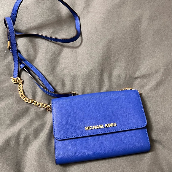 Michael Kors Handbags - Michael Kors crossbody purse